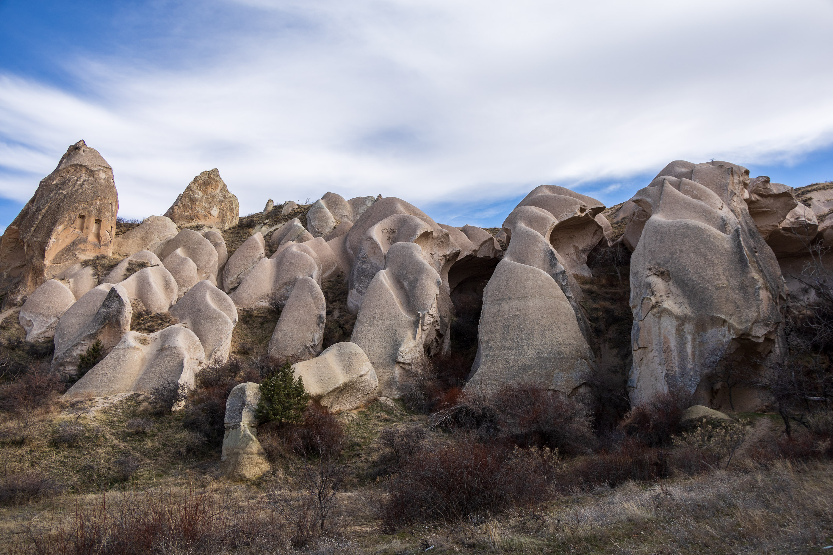 Скалы в долине Мескендир