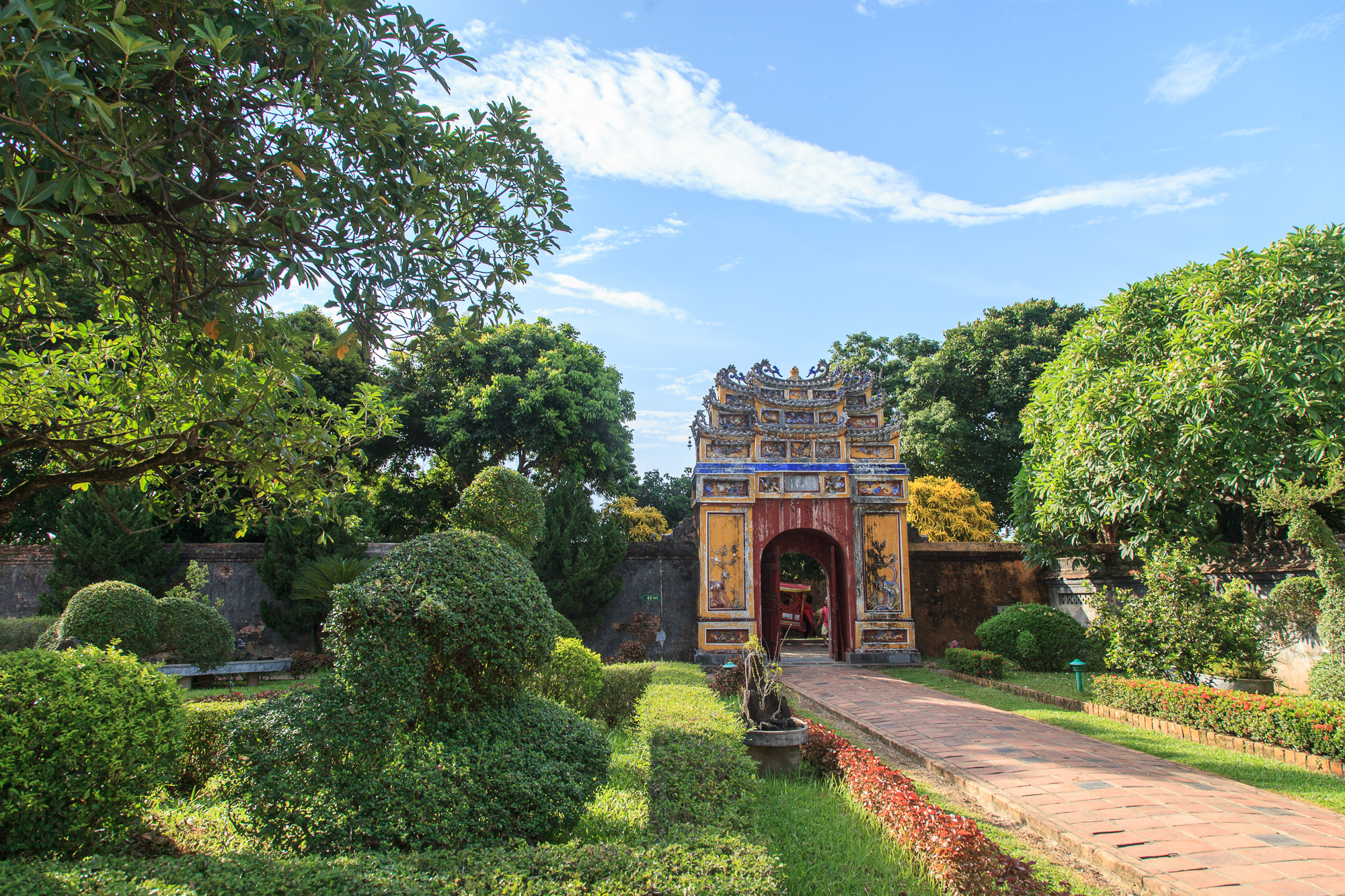 На территории дворца