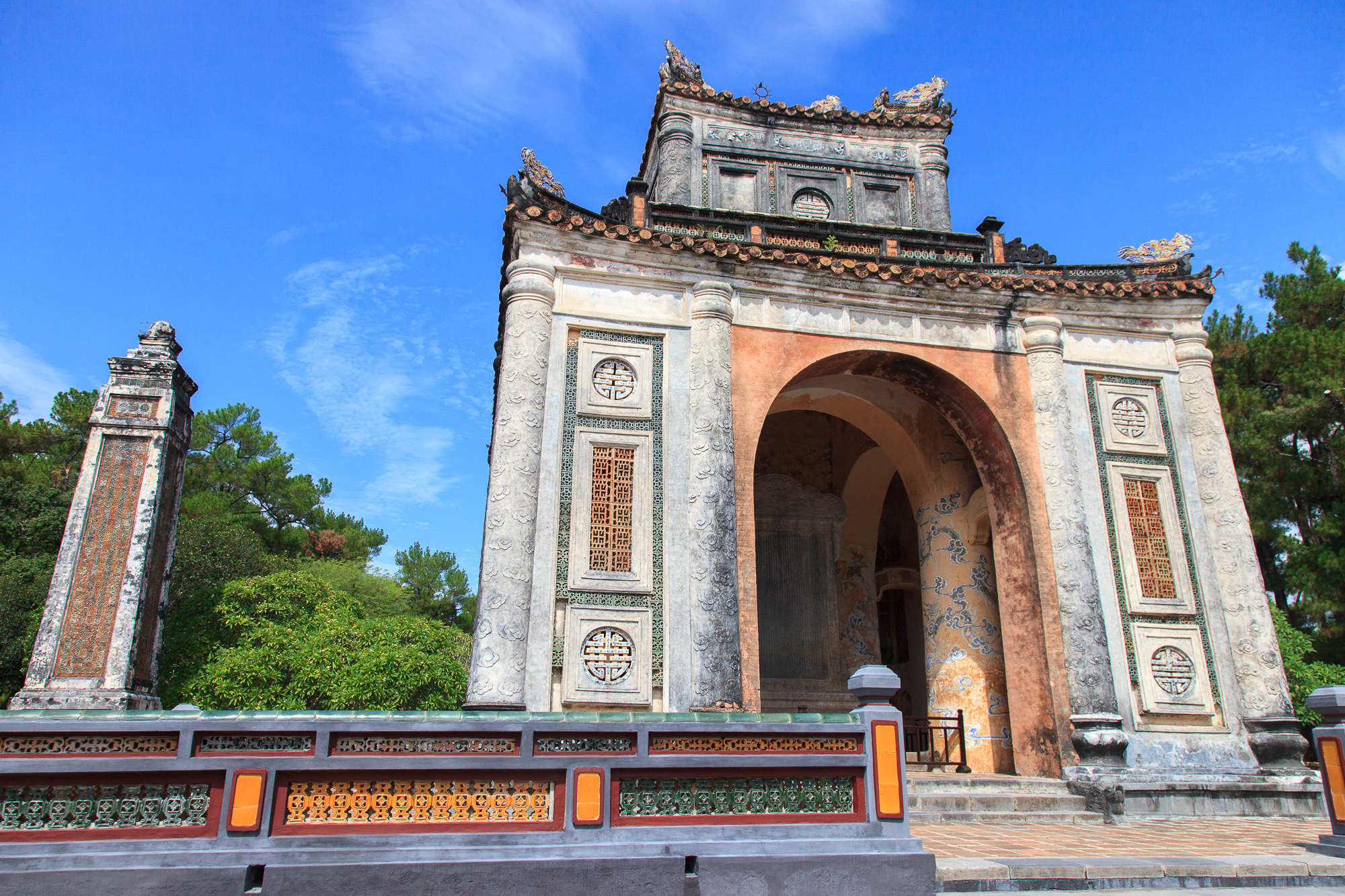 Ворота около другого мавзолея