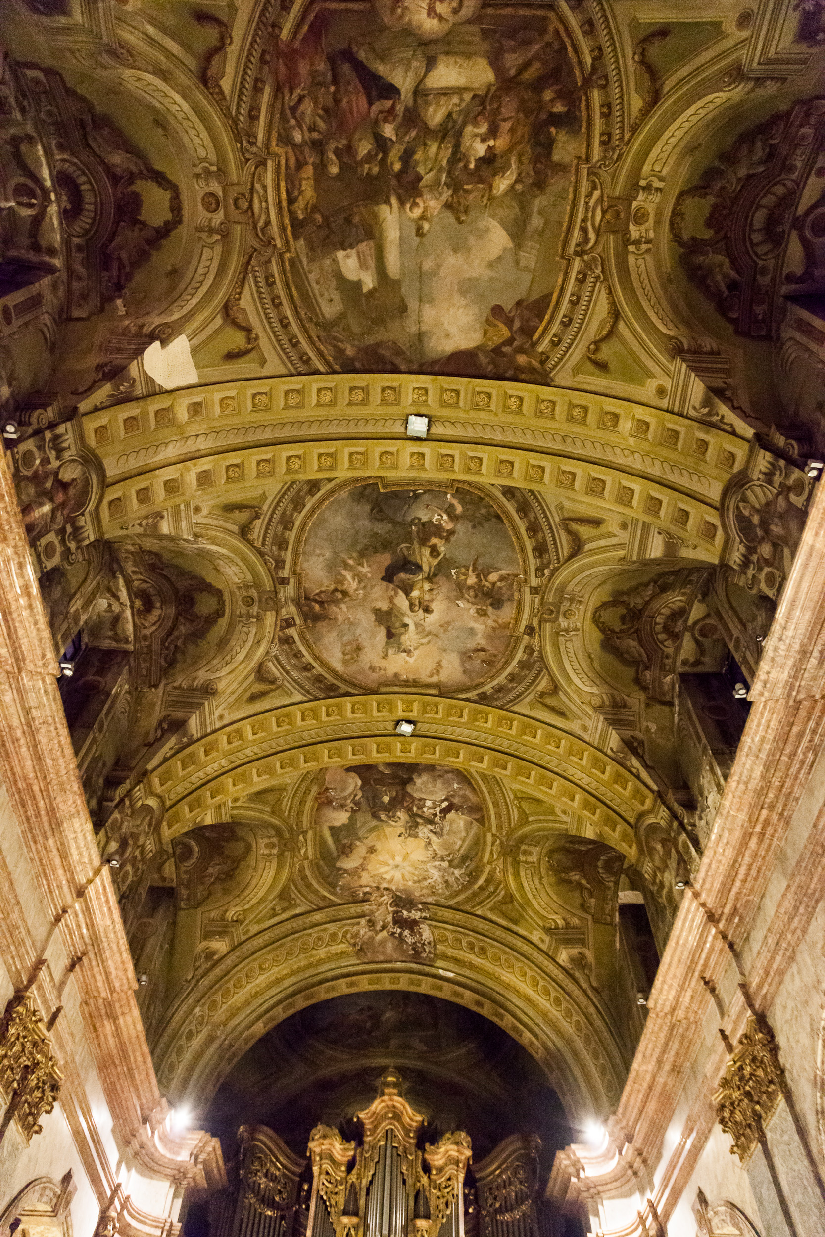 Интерьеры университетской церкви