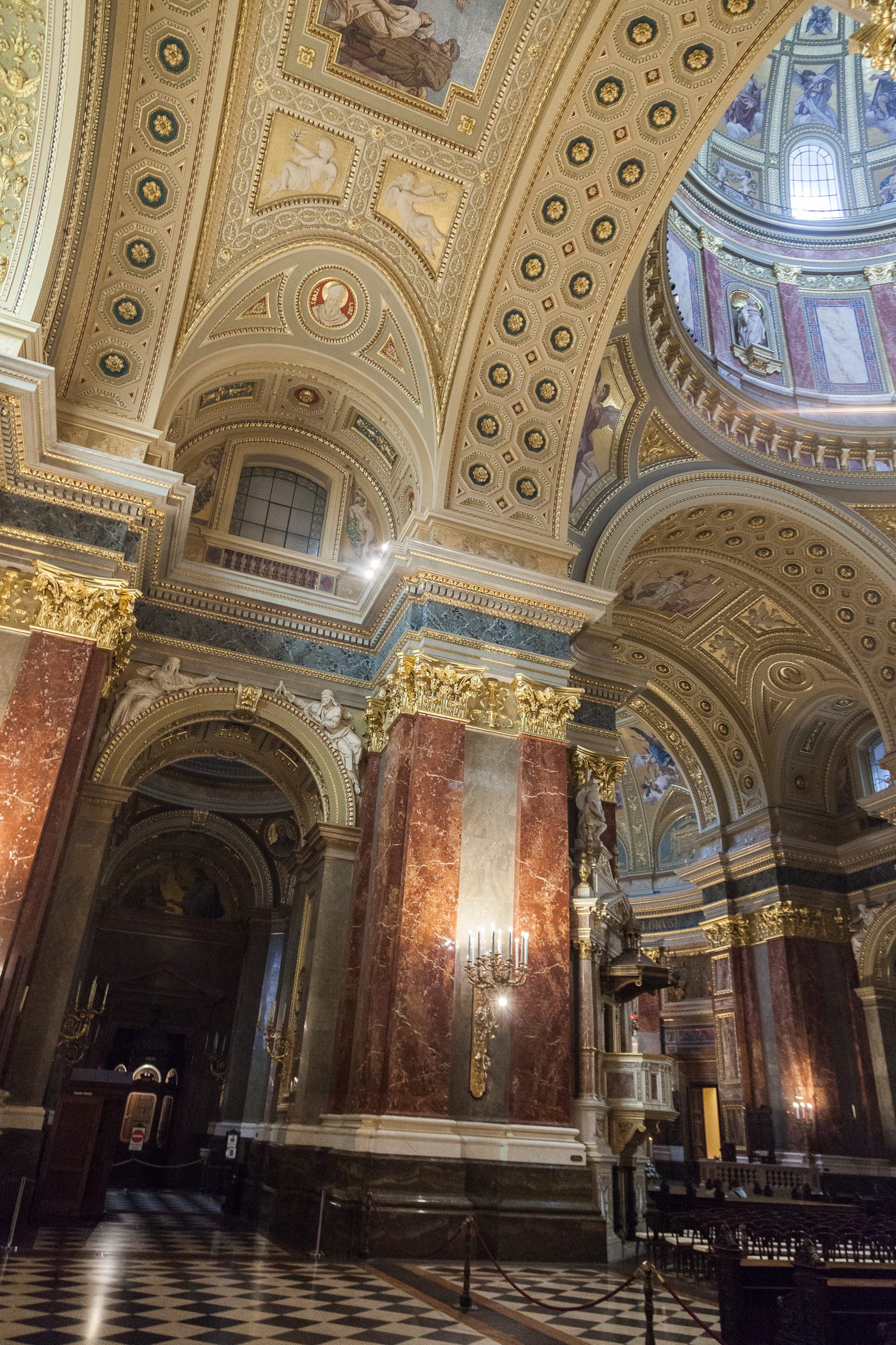 Интерьеры Базилики Святого Стефана