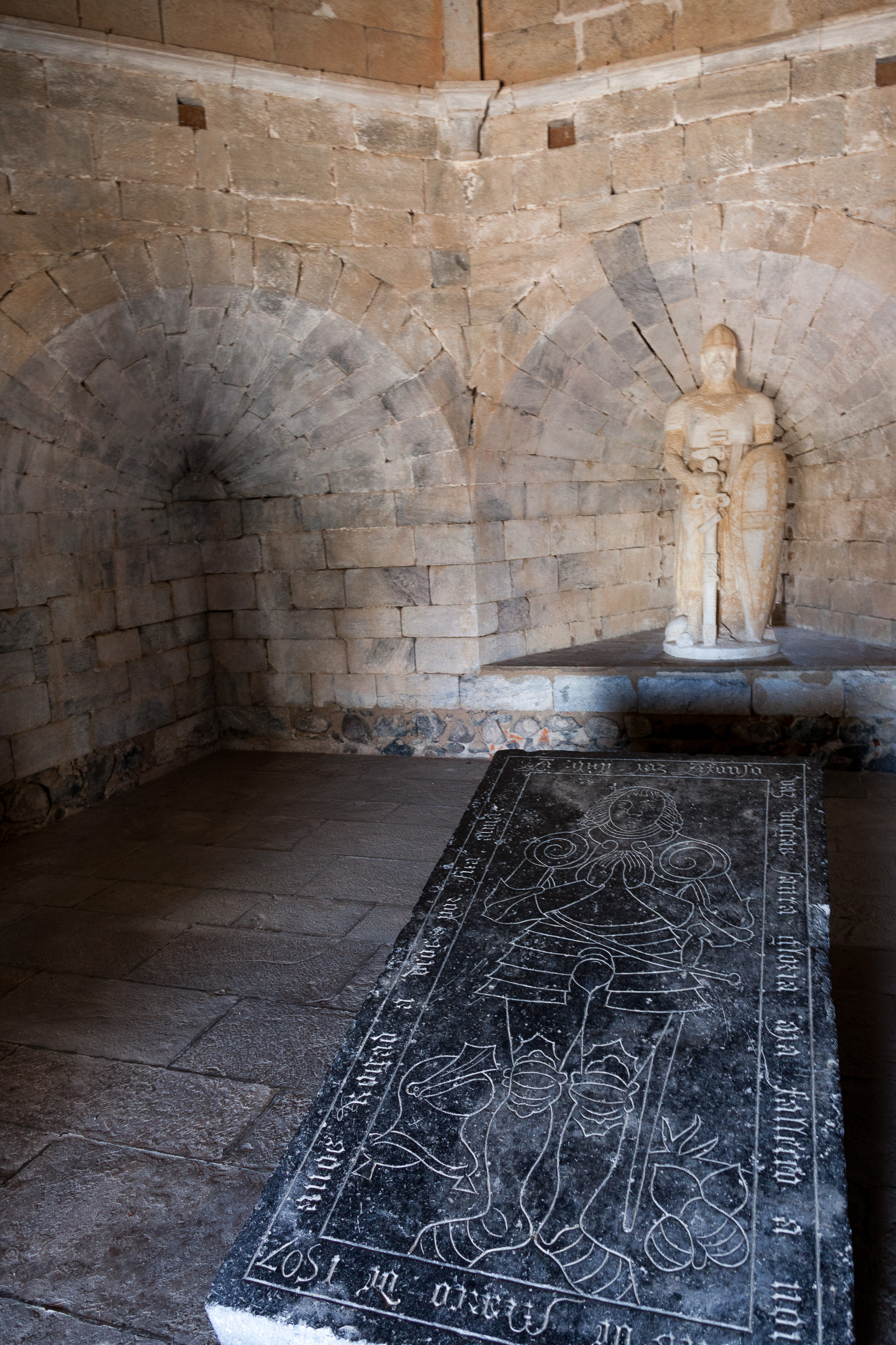 В главной башне замка Бежи