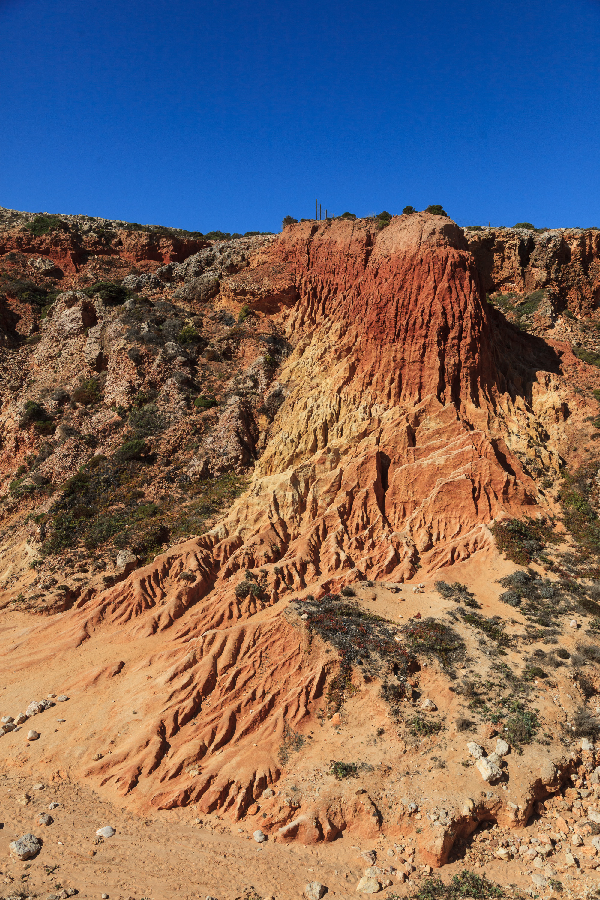 Скалы у пляжа Tonel
