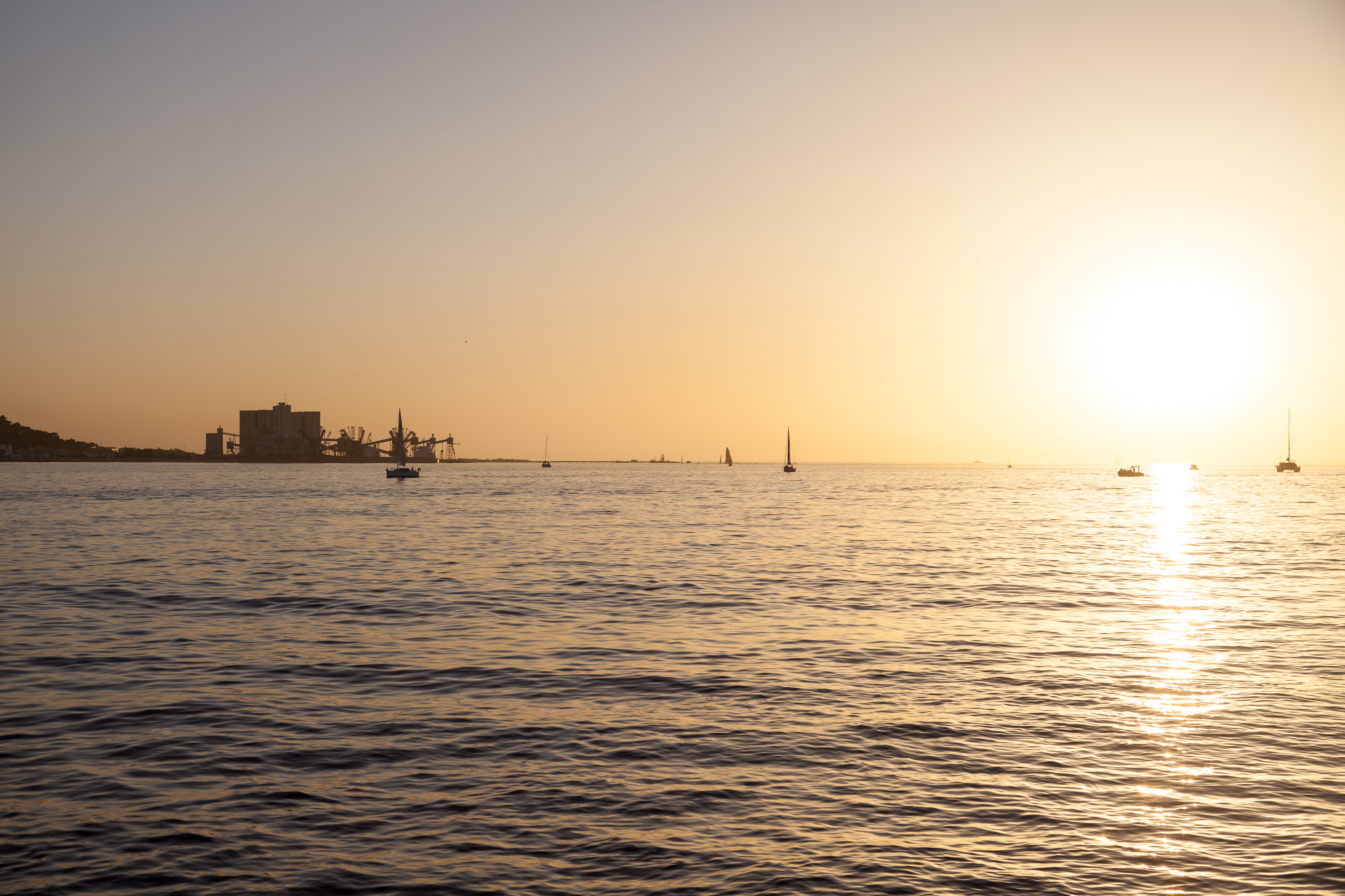 Закат над впадением Тежу в Атлантический океан