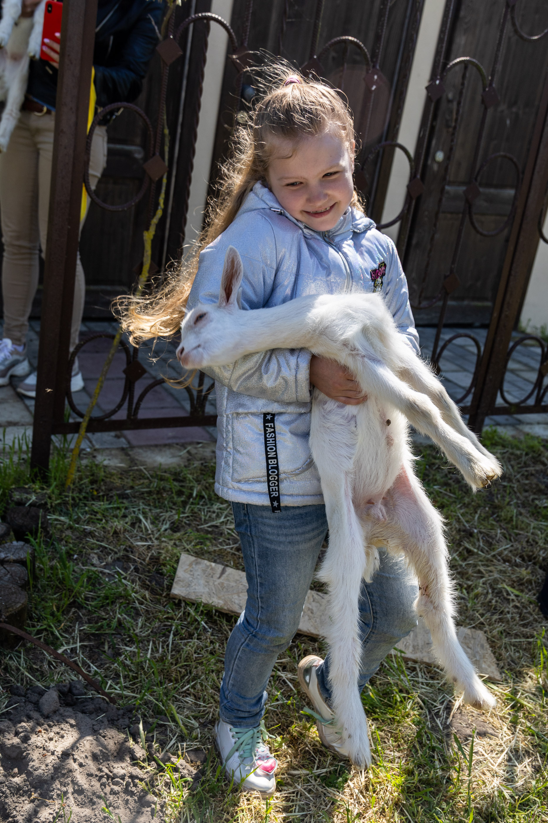 Кормление козлят