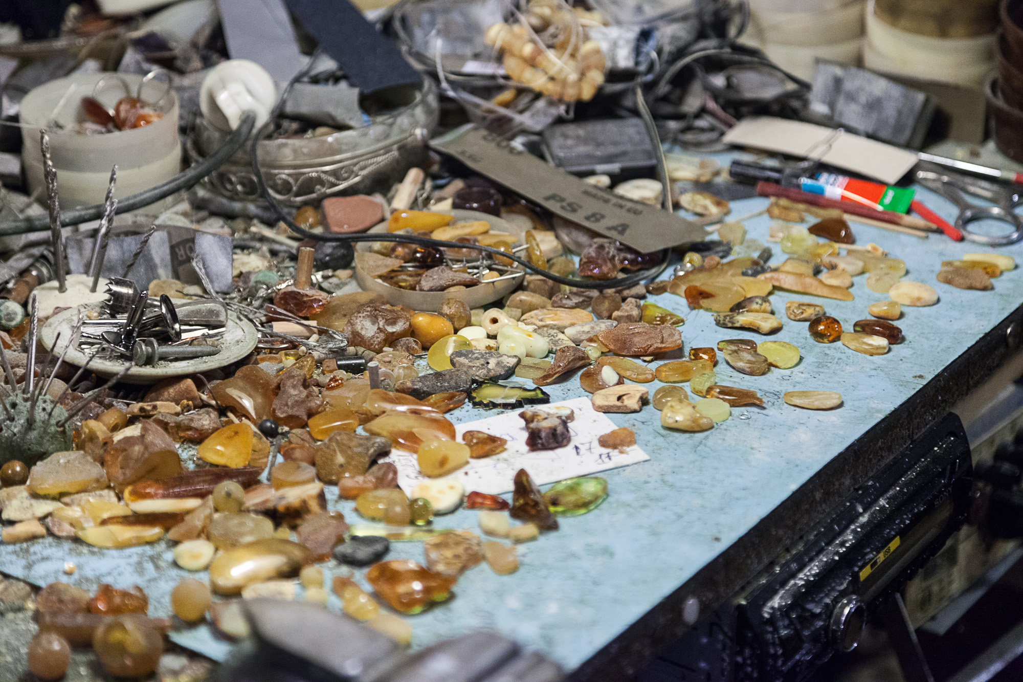 В янтарной мастерской