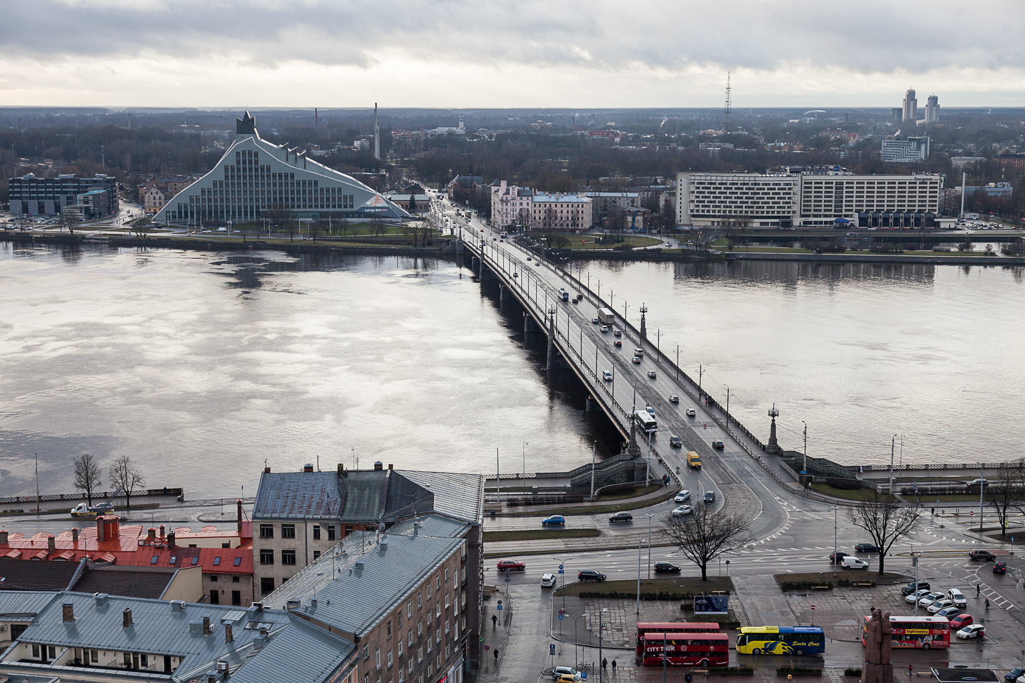 Вид на Ригу с колокольни рижской церкви Святого Петра