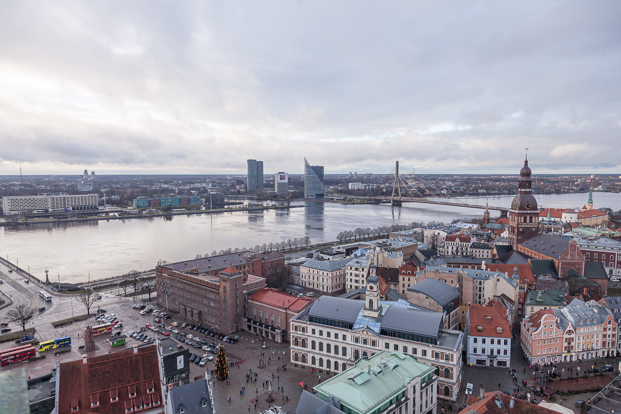 Вид на Ригу с колокольни рижской церкви Святого Петра