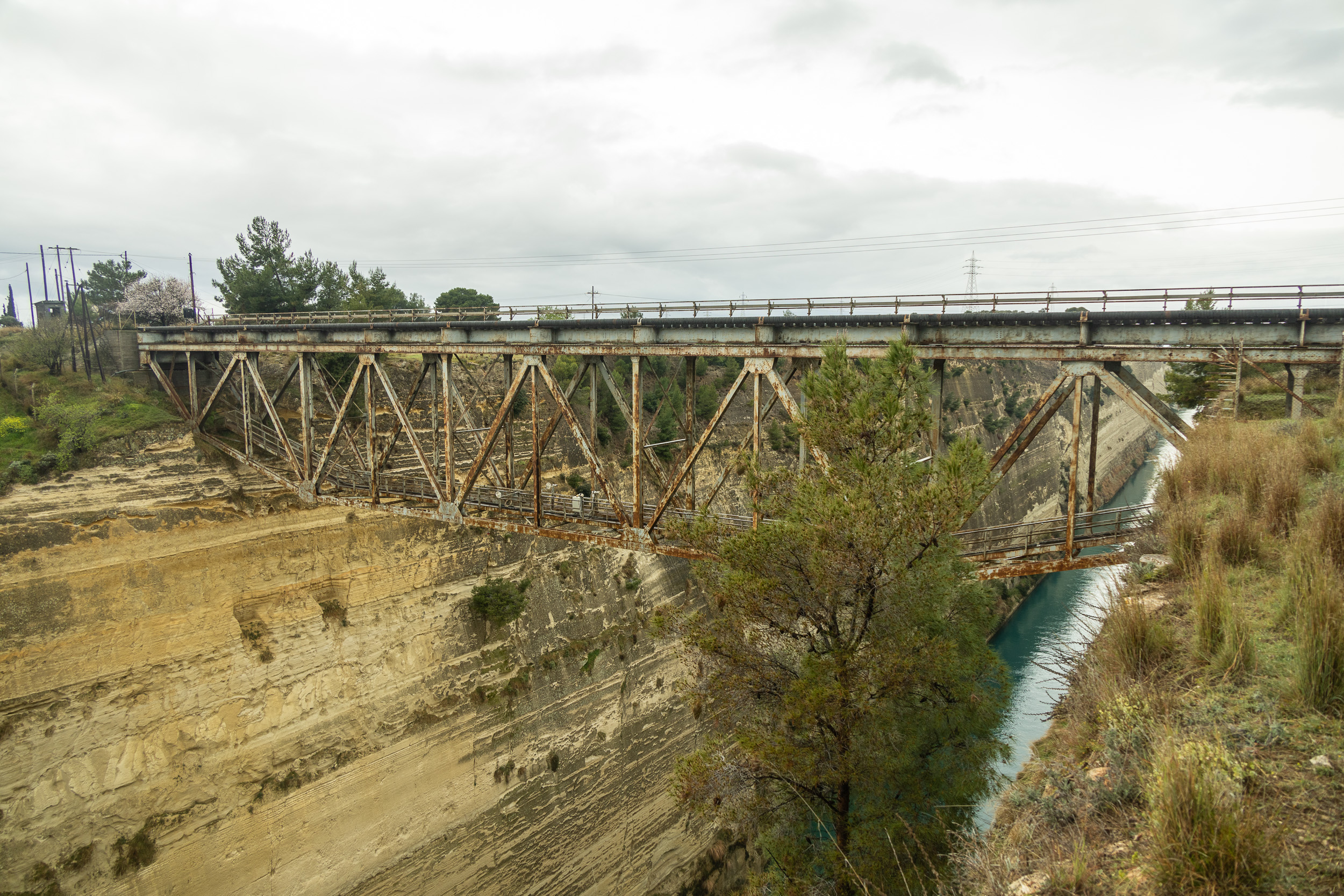 Старый железнодорожный мост через Коринфский канал