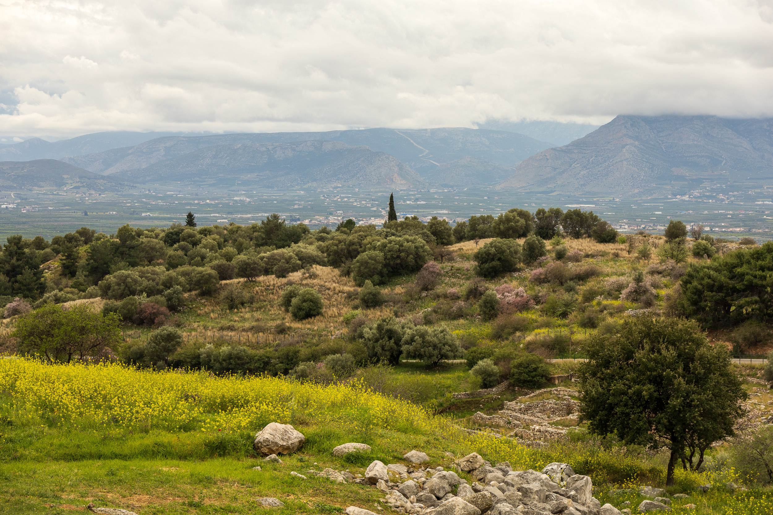 Виды на окрестности Микен с акрополя