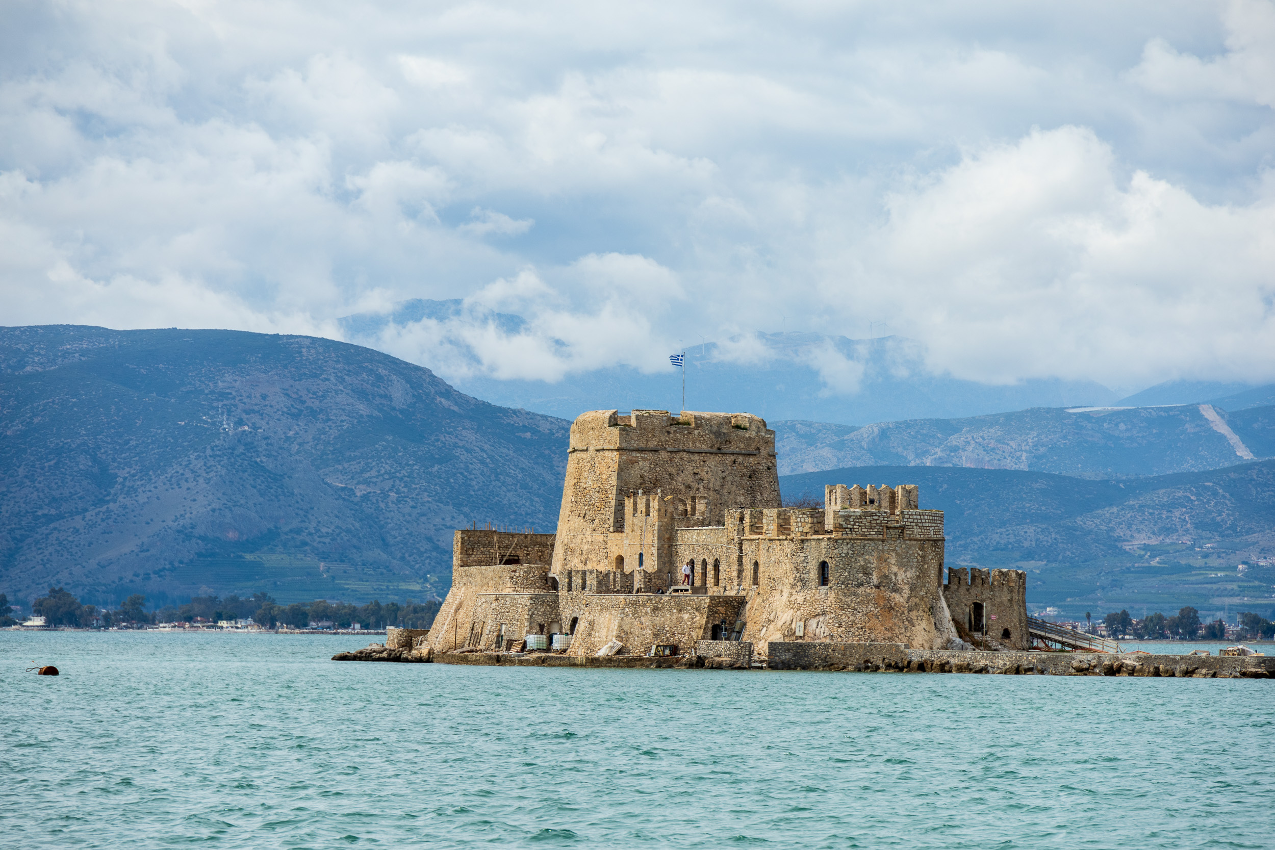 Остров-крепость Бурдзи в гавани Нафплиона