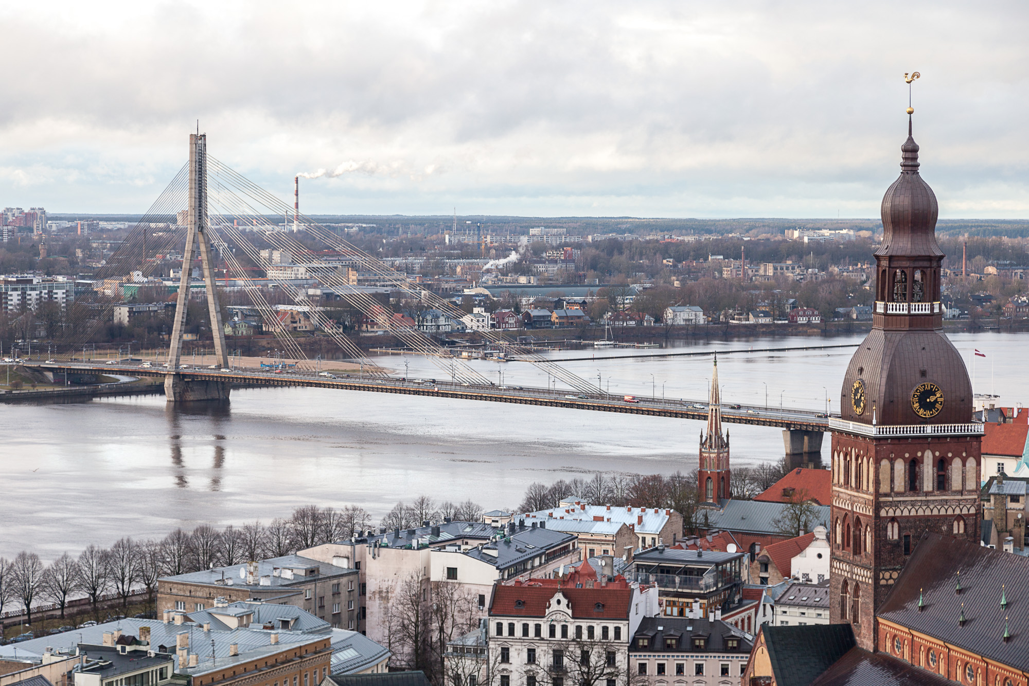 Вид на Ригу с колокольни рижской церкви Святого Петра