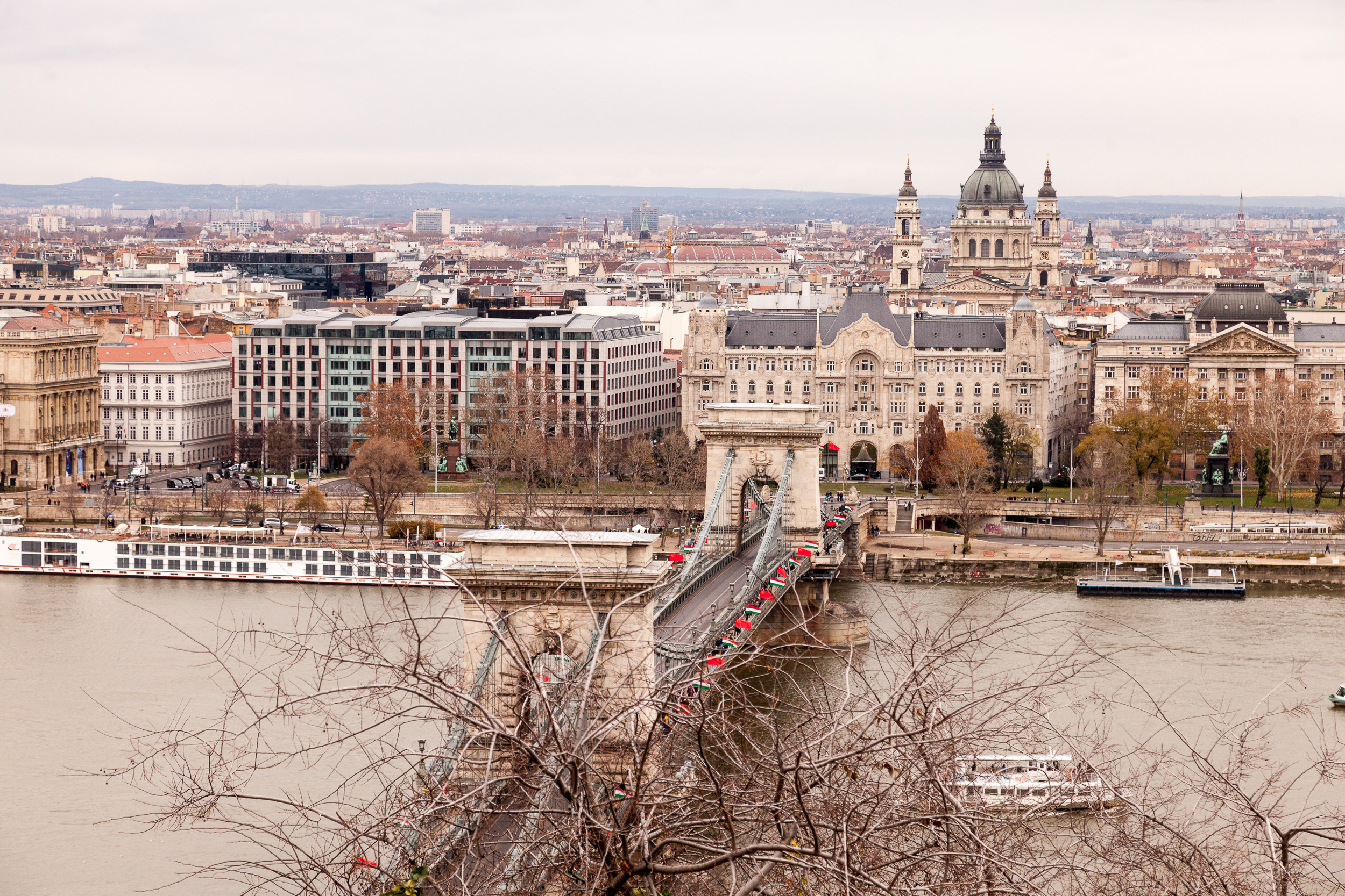 Дунай и Цепной мост, вид на Пешт