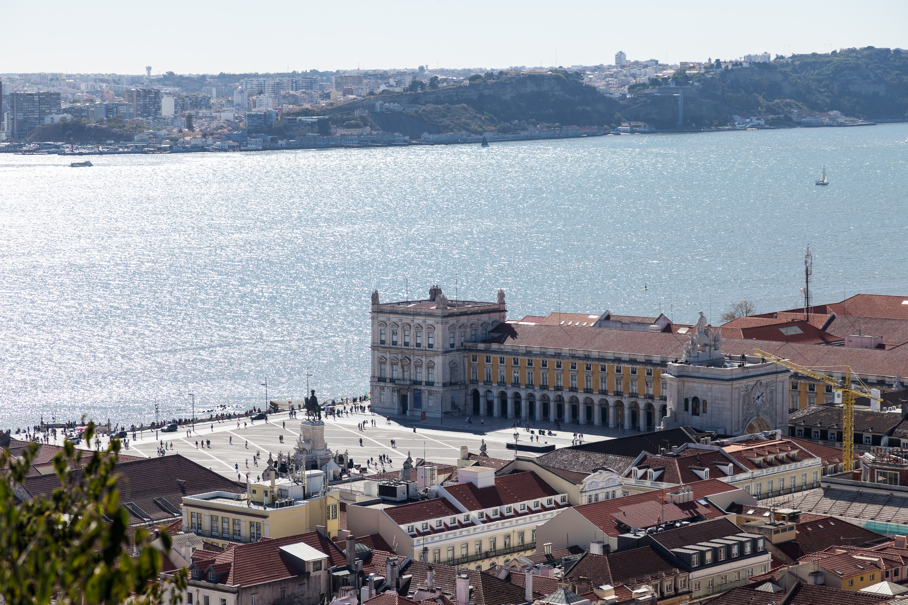 Вид со смотровой площадки замка Святого Георгия