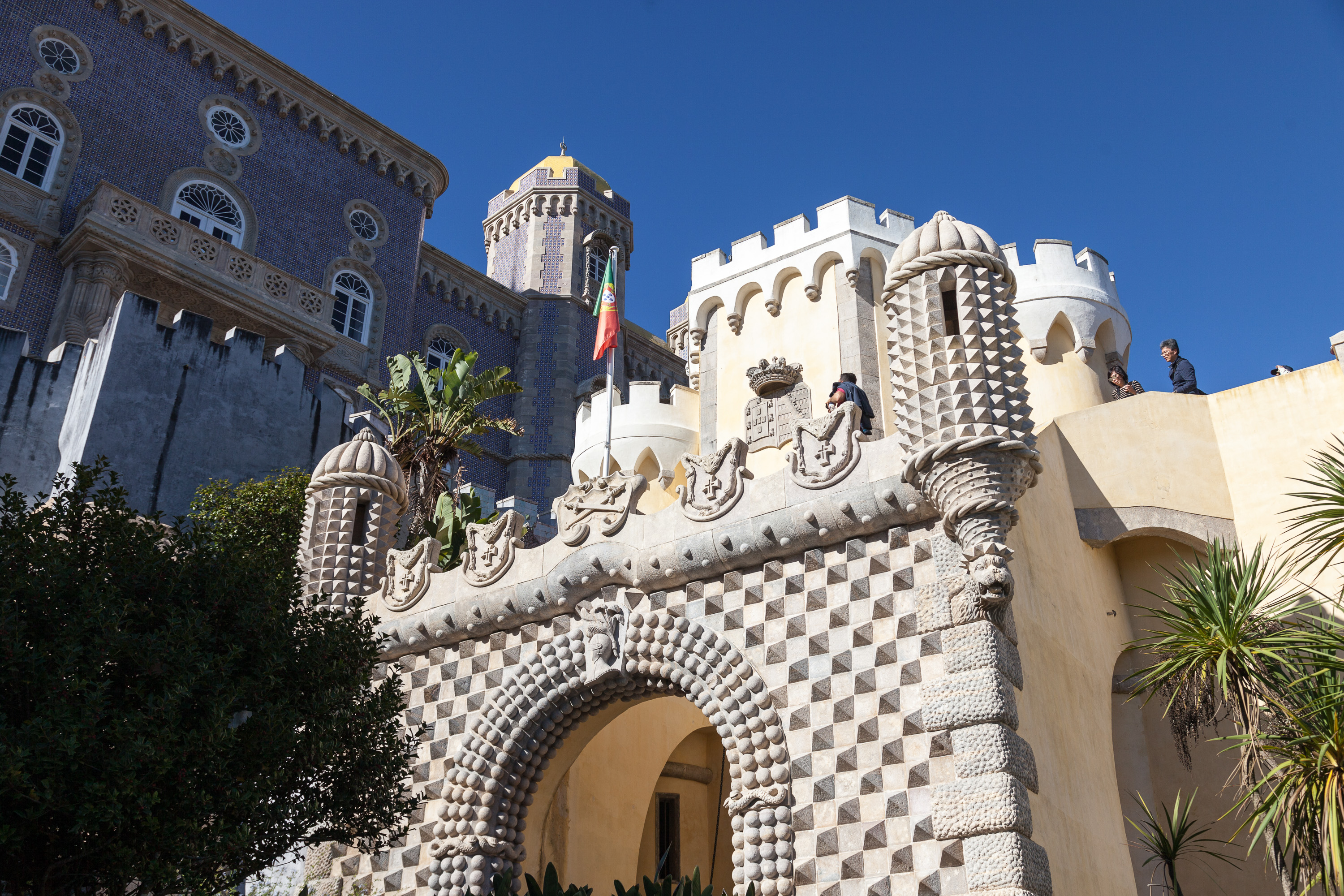 Входные ворота дворца Пена