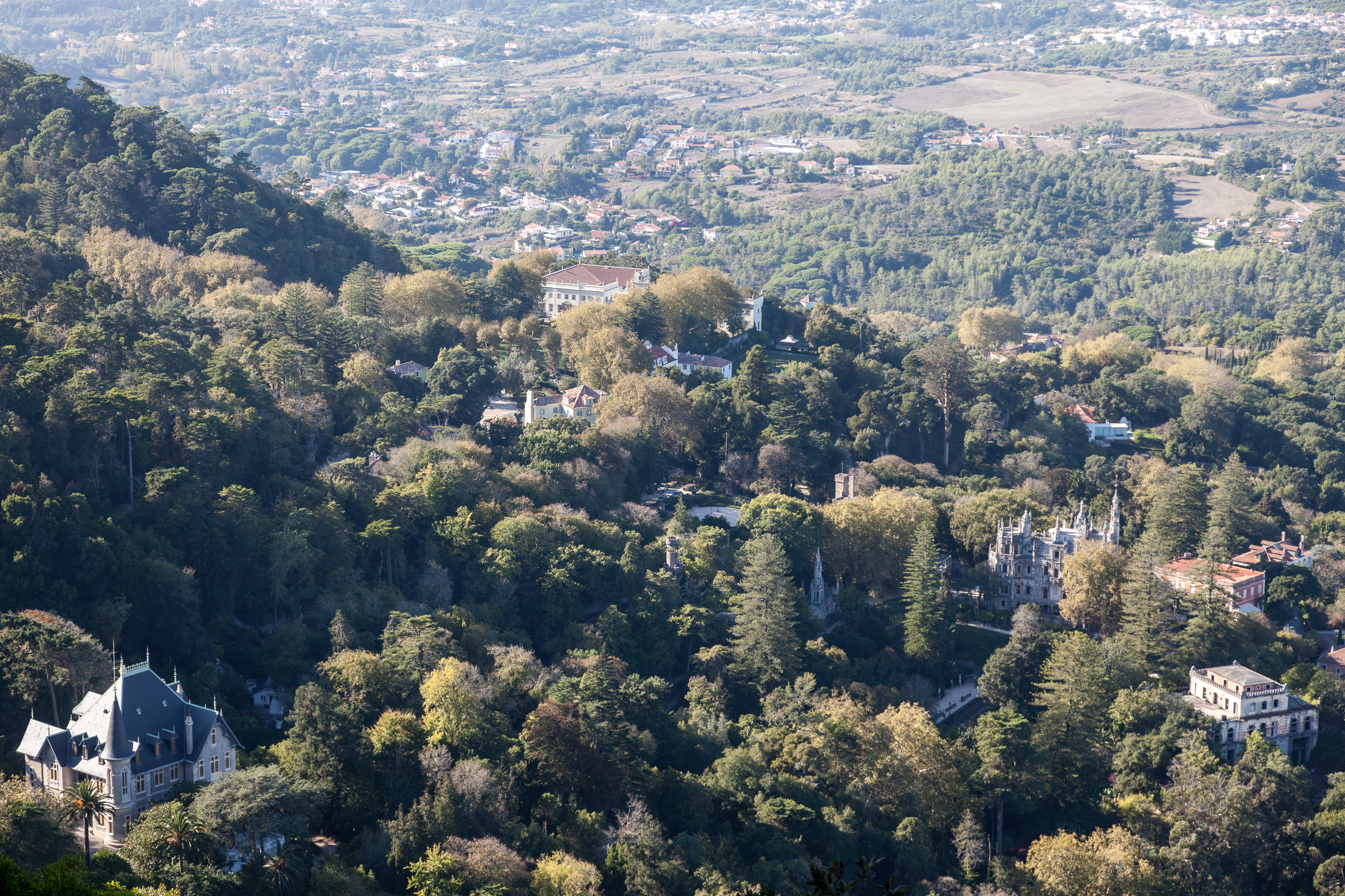 Вид на окрестности со стен Замка Мавров