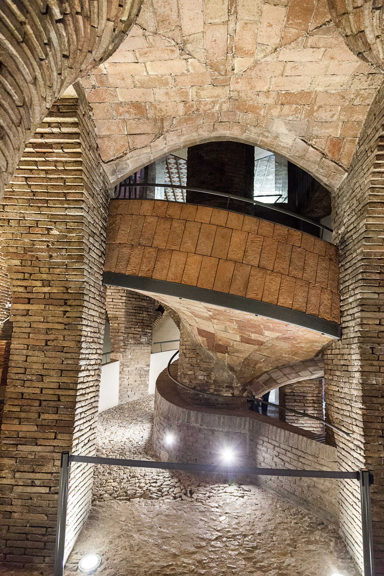 В подвале дворца Гуэля