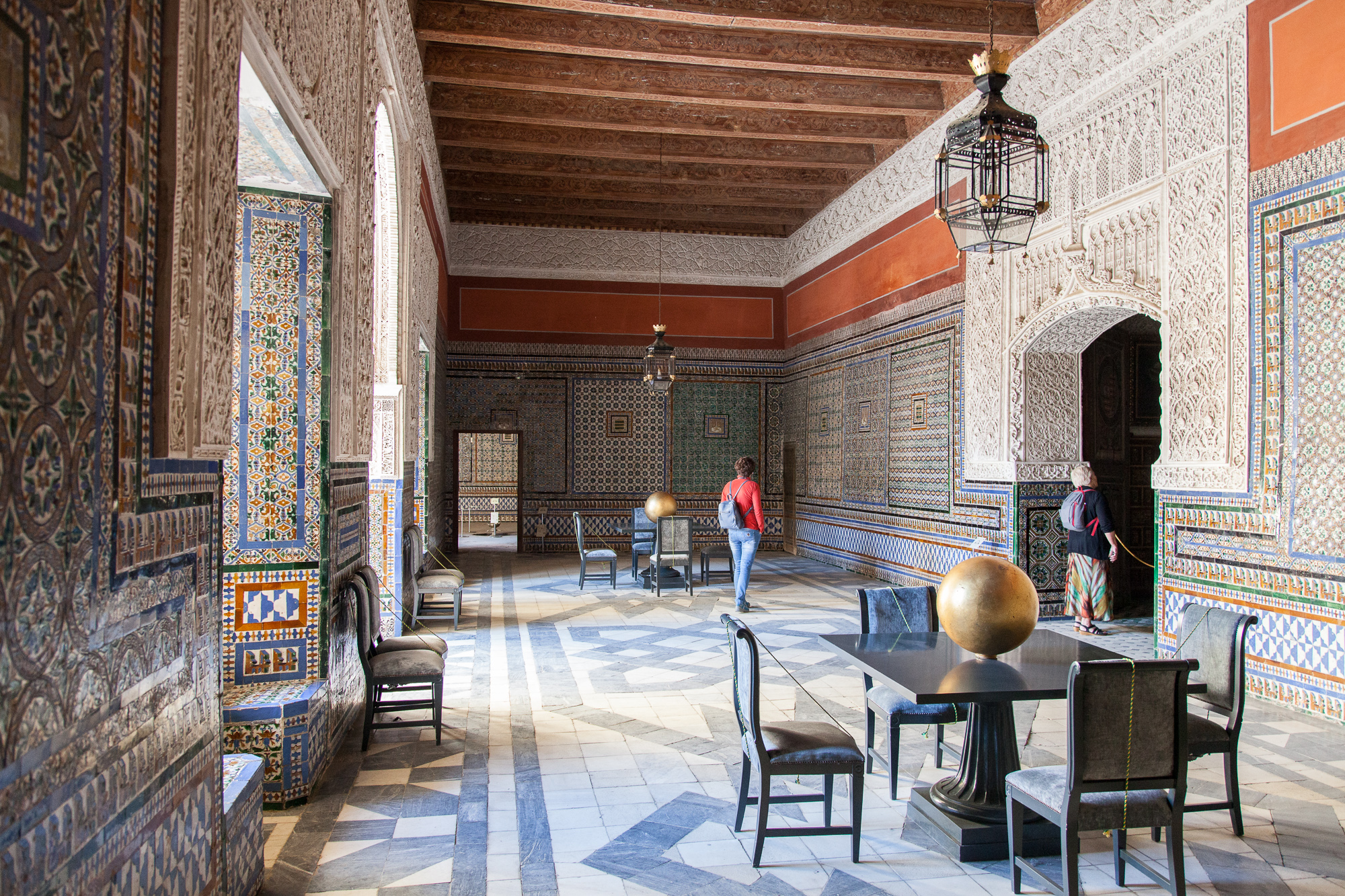 Первый этаж