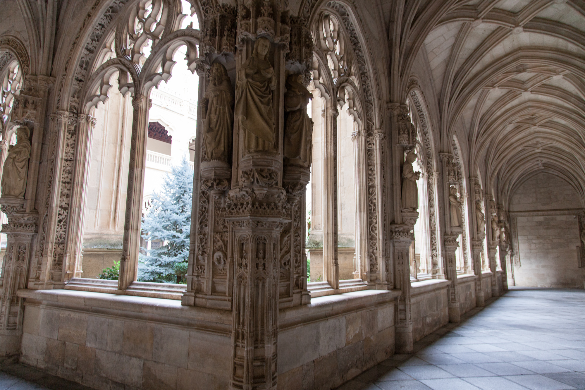 В монастыре Сан Хуан де лос Рейес