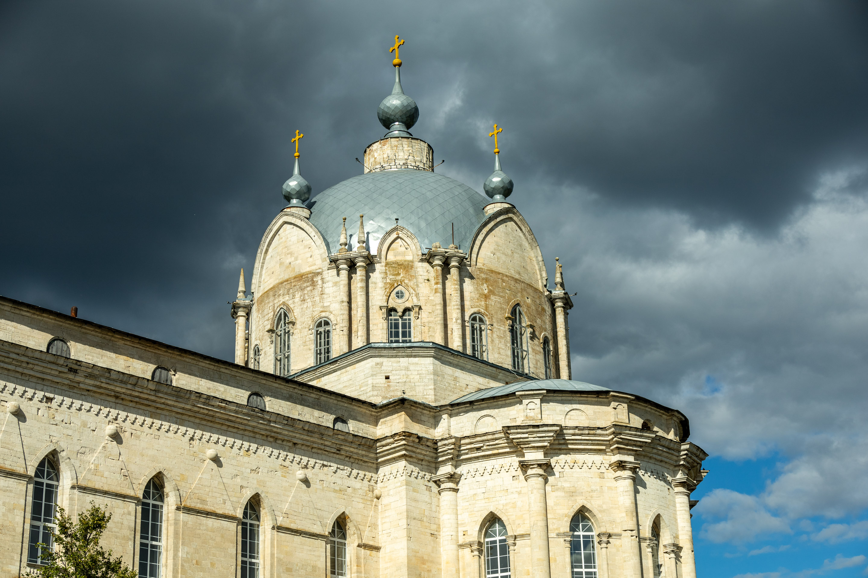 Церковь Троицы Живоначальной, Гусь Железный