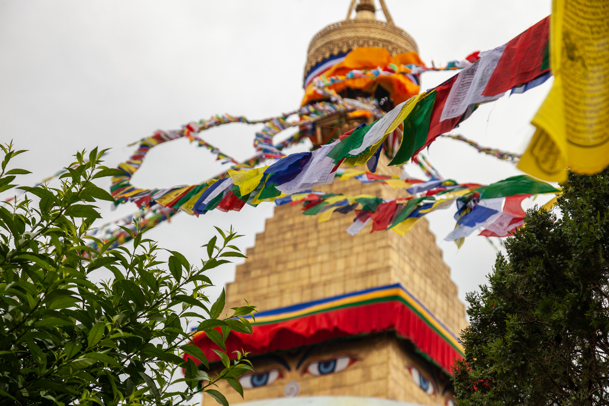 Апрель: Катар и Катманду