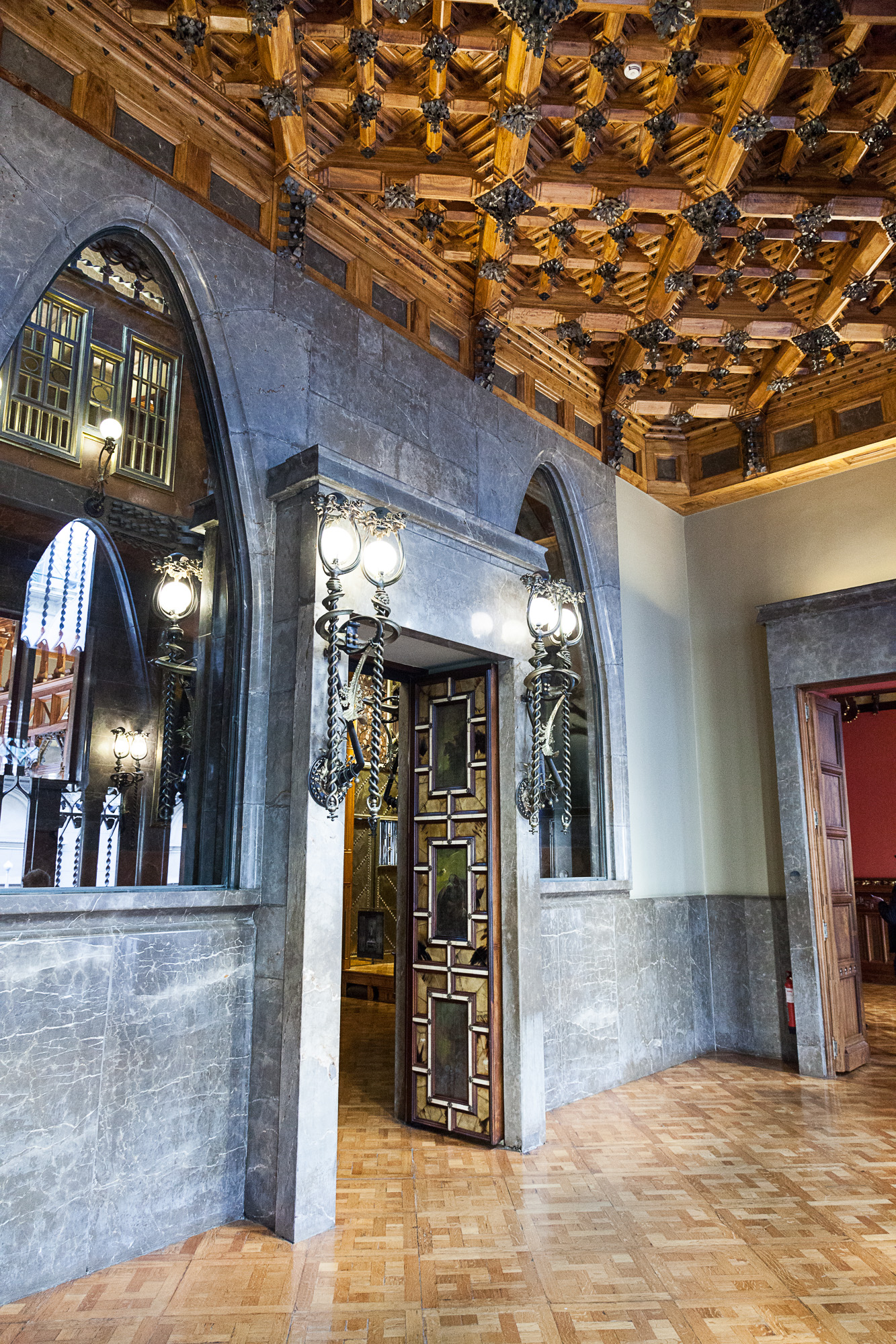 Интерьеры дворца Гуэля